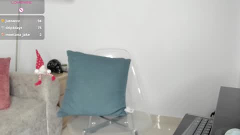 Snapshot of lia_8 chatting on 2, 12, 2024 lia_8 online show from 2, 12, 2024