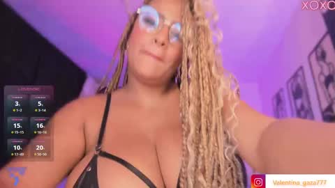 Snapshot of lia_daniiels01 chatting on 12, 3, 2025 V A L online show from 12, 3, 2025