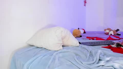 Snapshot of lia_petite01 chatting on 14, 1, 2025 lia_petite01 online show from 14, 1, 2025