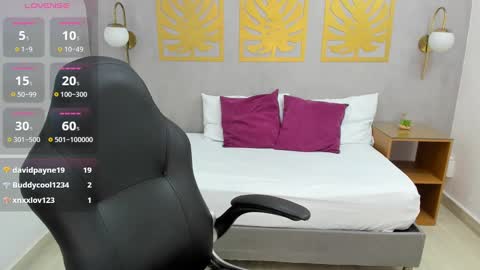 Lia  online show from 27, 12, 2024