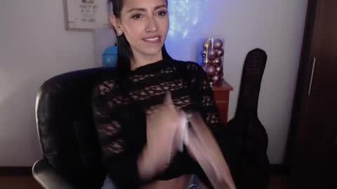 Snapshot of lia_smith87 chatting on 13, 12, 2024 Laura online show from 13, 12, 2024