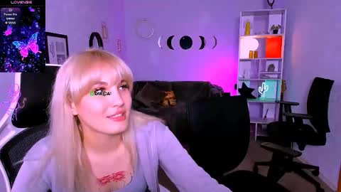 Snapshot of lia_sunset chatting on 23, 9, 2025 Lia online show from 23, 9, 2025