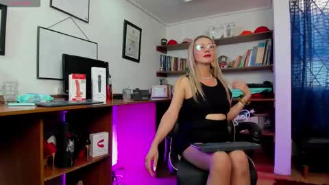 Snapshot of lia_taylorr1 chatting on 3, 2, 2026 Lia Taylor online show from 3, 2, 2026