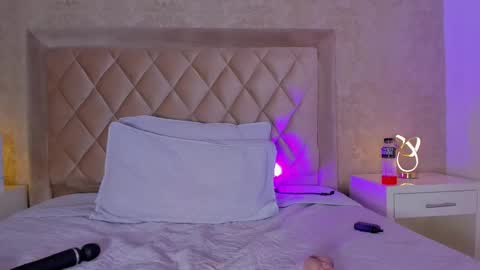 Lia online show from 9, 2, 2025