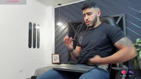 LIAM KLEIN online show from 8, 11, 2025