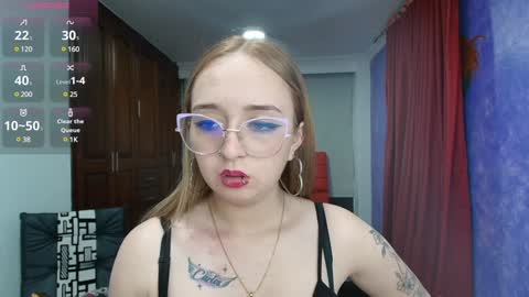Lia Roberts online show from 4, 12, 2024