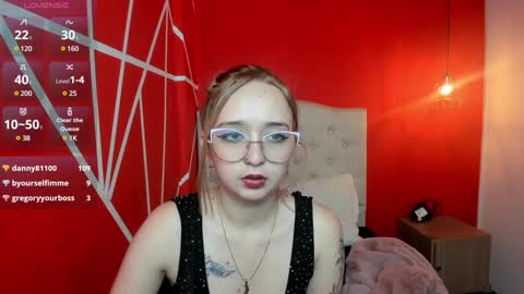 Lia Roberts online show from 10, 12, 2024