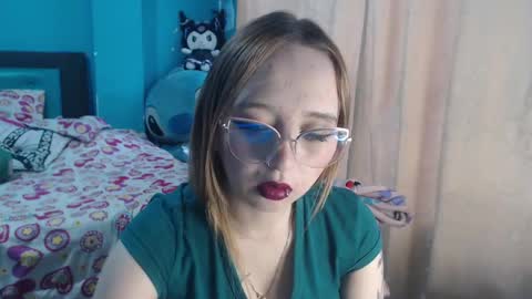 Lia Roberts online show from 4, 3, 2025