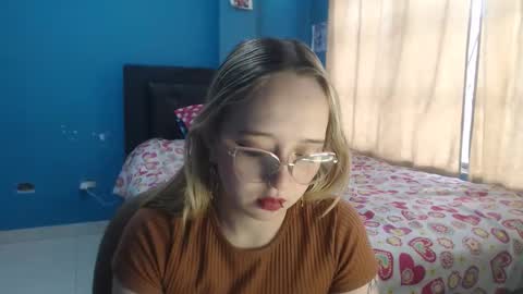 Lia Roberts online show from 4, 12, 2025