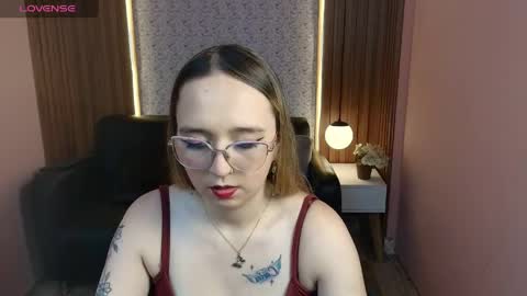 Snapshot of liaroberts1 chatting on 29, 5, 2026 Lia Roberts online show from 29, 5, 2026