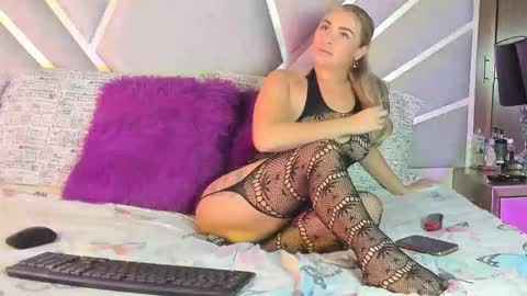 Snapshot of liarussell chatting on 16, 9, 2025 LiaRussell online show from 16, 9, 2025