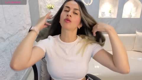 Snapshot of liat_white_tx chatting on 3, 10, 2025 Online 800 to 1400 online show from 3, 10, 2025