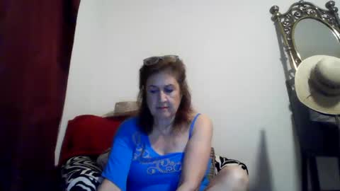 Snapshot of librawoman chatting on 12, 1, 2025 librawoman online show from 12, 1, 2025