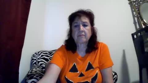 Snapshot of librawoman chatting on 27, 10, 2025 librawoman online show from 27, 10, 2025