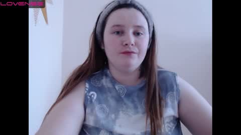 Snapshot of light_lunaa chatting on 8, 1, 2025 light_lunaa online show from 8, 1, 2025