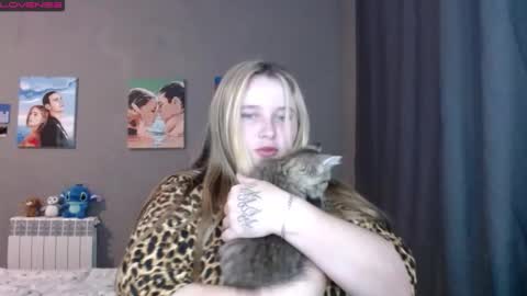 Snapshot of light_lunaa chatting on 12, 9, 2025 light_lunaa online show from 12, 9, 2025