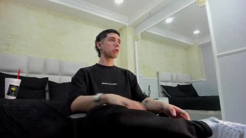 L I I A M online show from 16, 2, 2025