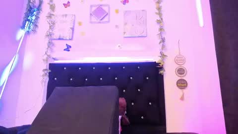 liilly_taylor1 online show from 5, 10, 2025