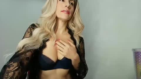 Mia                   Onlyfans link -  online show from 15, 12, 2024
