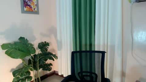 Snapshot of likliklicklengleng chatting on 22, 12, 2024 Leng online show from 22, 12, 2024