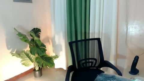 Snapshot of likliklicklengleng chatting on 30, 12, 2024 Leng online show from 30, 12, 2024