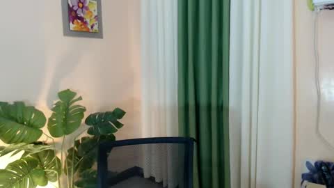 Snapshot of likliklicklengleng chatting on 13, 1, 2025 Leng online show from 13, 1, 2025