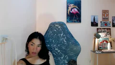 Snapshot of likliklicklengleng chatting on 4, 11, 2025 Leng online show from 4, 11, 2025