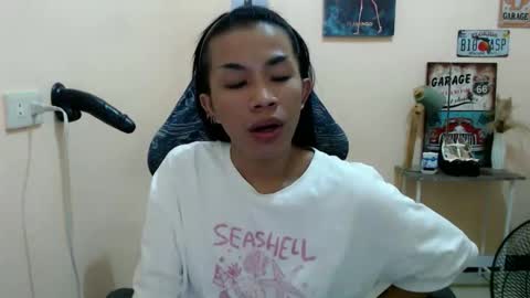 Snapshot of likliklicklengleng chatting on 16, 12, 2025 Leng online show from 16, 12, 2025