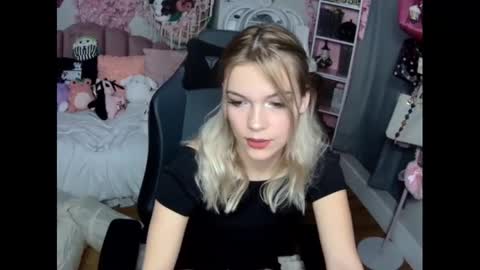 Snapshot of lil__bunny2005 chatting on 1, 12, 2024 Lil Bunny online show from 1, 12, 2024