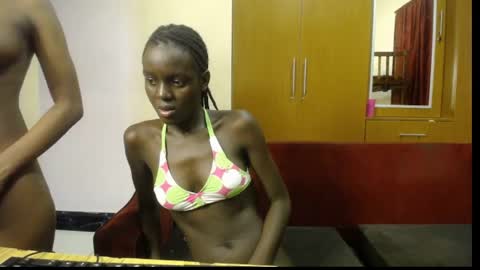 Snapshot of lil_doll_melanin chatting on 18, 4, 2026 Uni online show from 18, 4, 2026