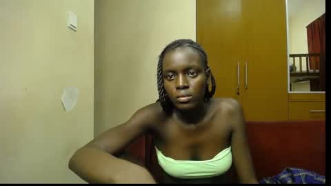 Snapshot of lil_doll_melanin chatting on 15, 5, 2026 Uni online show from 15, 5, 2026