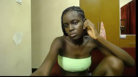 Snapshot of lil_doll_melanin chatting on 19, 5, 2026 Uni online show from 19, 5, 2026