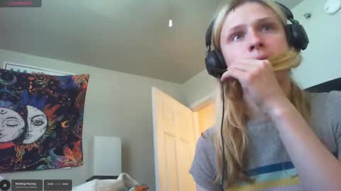 Snapshot of lil_gem chatting on 16, 9, 2025 lil gemmie online show from 16, 9, 2025