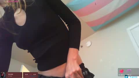 Snapshot of lil_gem chatting on 22, 9, 2025 lil gemmie online show from 22, 9, 2025