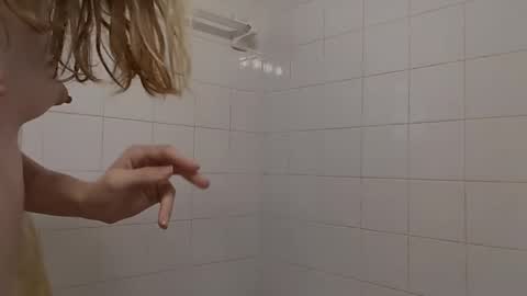 Snapshot of lil_gem chatting on 22, 10, 2025 lil gemmie online show from 22, 10, 2025