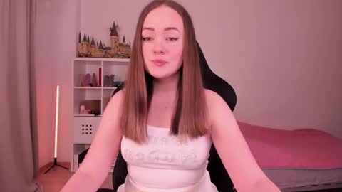 Snapshot of lil_happiness chatting on 18, 2, 2025 for free registration 3 online show from 18, 2, 2025
