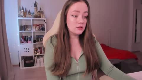 Snapshot of lil_happiness chatting on 25, 9, 2025 for free registration 3 online show from 25, 9, 2025