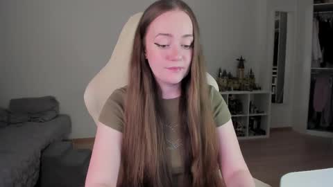Snapshot of lil_happiness chatting on 7, 4, 2026 for free registration 3 online show from 7, 4, 2026