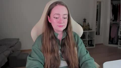 Snapshot of lil_happiness chatting on 9, 4, 2026 for free registration 3 online show from 9, 4, 2026