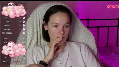 Snapshot of lil_luna_x chatting on 9, 12, 2024 little moon online show from 9, 12, 2024