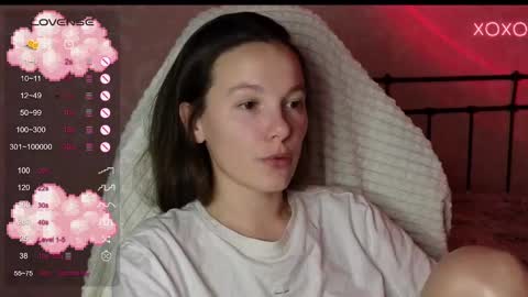 Snapshot of lil_luna_x chatting on 15, 12, 2024 little moon online show from 15, 12, 2024