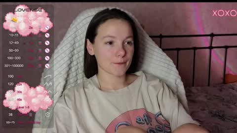 Snapshot of lil_luna_x chatting on 8, 1, 2025 little moon online show from 8, 1, 2025