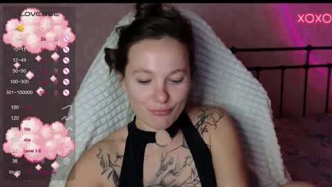 Snapshot of lil_luna_x chatting on 10, 1, 2025 little moon online show from 10, 1, 2025