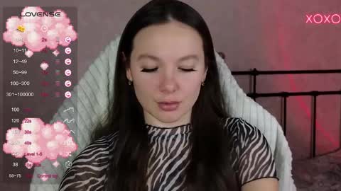 Snapshot of lil_luna_x chatting on 18, 2, 2025 little moon online show from 18, 2, 2025