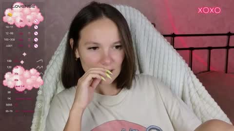 Snapshot of lil_luna_x chatting on 21, 9, 2025 little moon online show from 21, 9, 2025