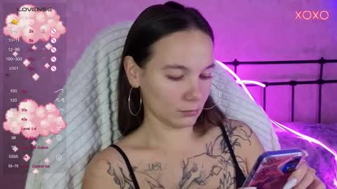 Snapshot of lil_luna_x chatting on 6, 10, 2025 little moon online show from 6, 10, 2025