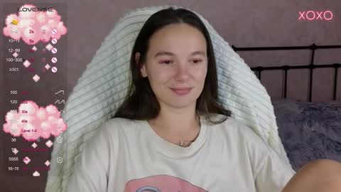 Snapshot of lil_luna_x chatting on 8, 10, 2025 little moon online show from 8, 10, 2025