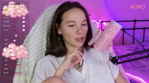 Snapshot of lil_luna_x chatting on 11, 10, 2025 little moon online show from 11, 10, 2025