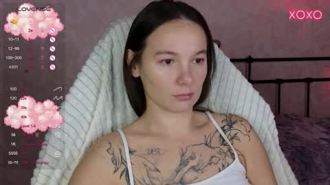 Snapshot of lil_luna_x chatting on 18, 10, 2025 little moon online show from 18, 10, 2025