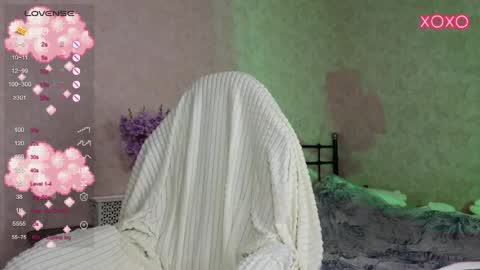 Snapshot of lil_luna_x chatting on 22, 10, 2025 little moon online show from 22, 10, 2025